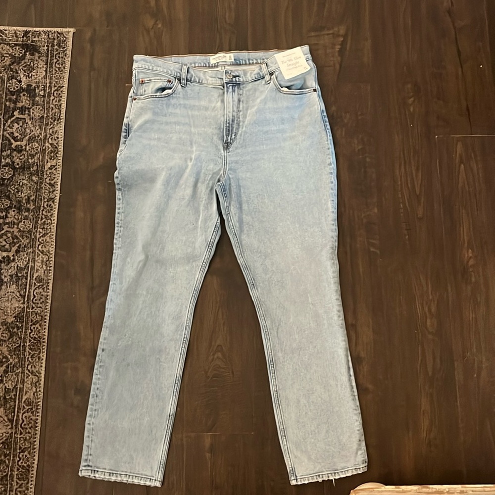 NWT Abercrombie and fitch ultra high rise jeans sz 33/16